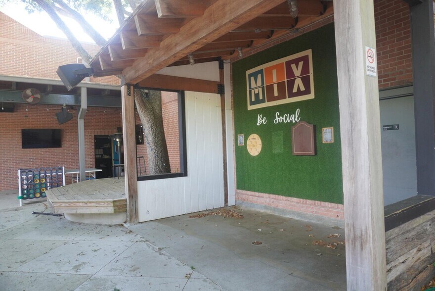 More Photos Of 730-760 Coleman Blvd, Mount Pleasant General Retail For Lease