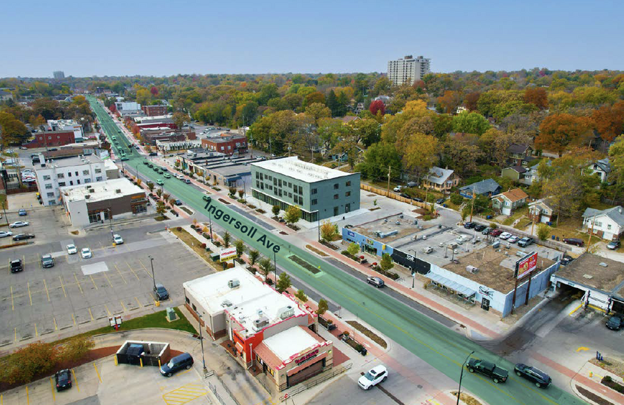 Primary Photo Of 2701 Ingersoll Ave, Des Moines General Retail For Lease