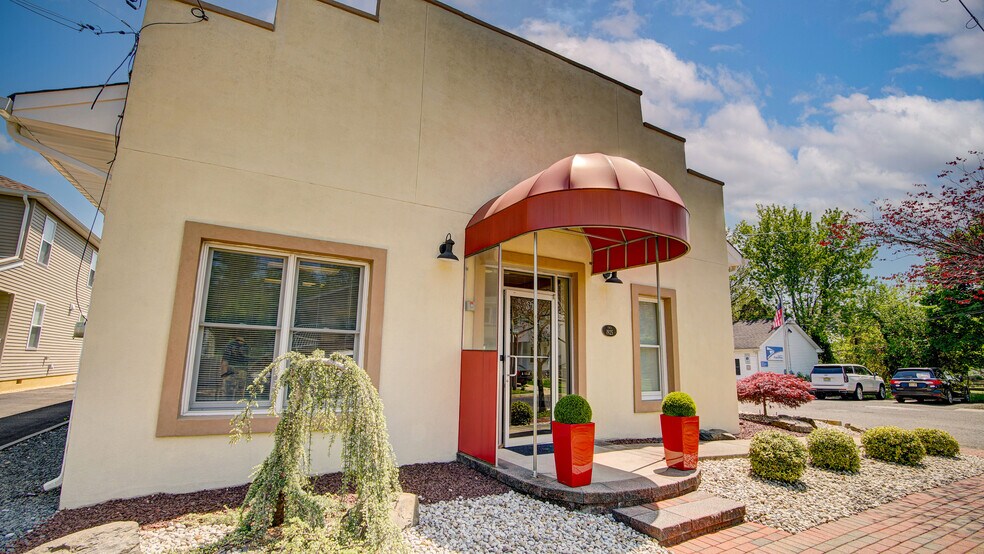 More Photos Of 37 S Main St, Windsor Office Residential For Lease