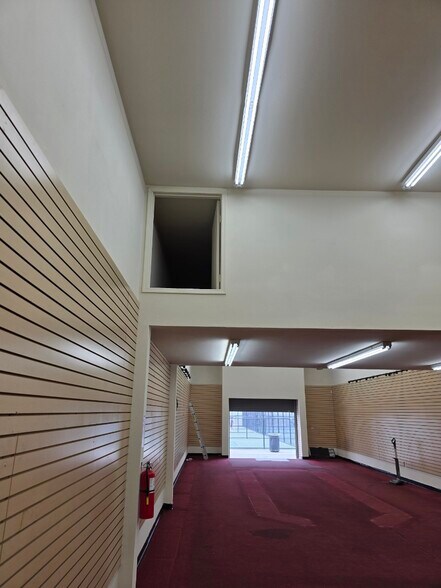 More Photos Of 1905 Ocean Front Walk, Venice General Retail For Lease