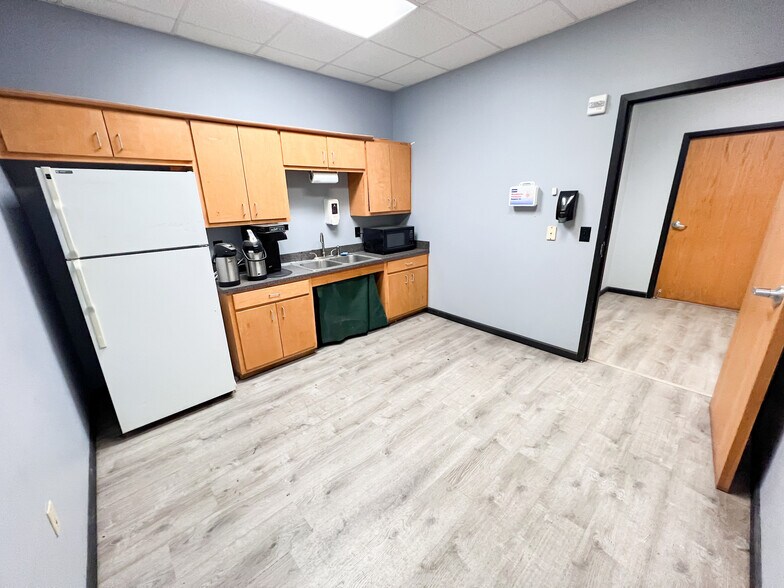 More Photos Of 3201 W Murphy St, Odessa Warehouse For Sale