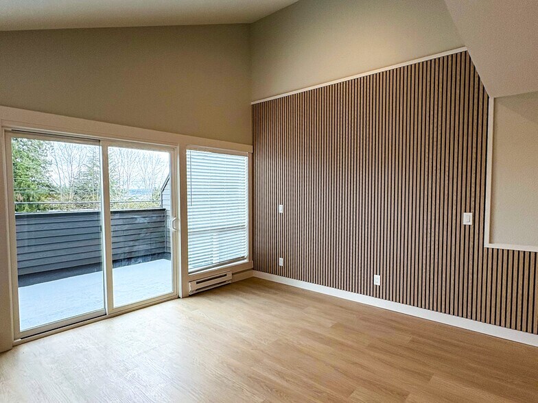More Photos Of 906-910 6th St S, Kirkland Apartments For Sale
