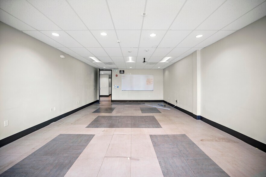 More Photos Of 8338 West Ln, Stockton Office For Sale