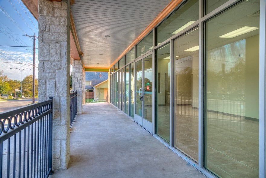 More Photos Of 909 S Tyler St, Dallas Medical For Sale