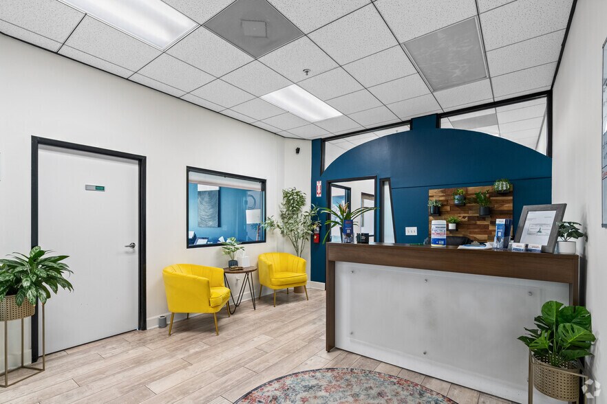 More Photos Of 14925-14945 Ventura Blvd, Sherman Oaks Office For Lease