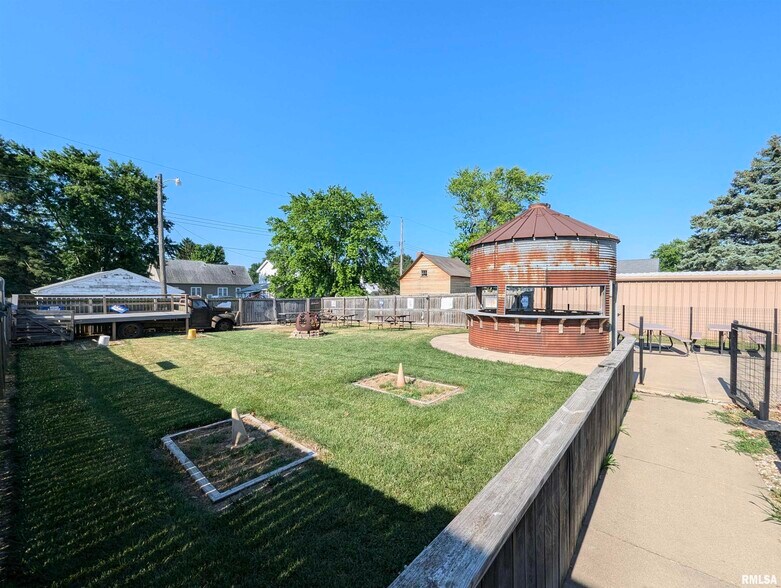 More Photos Of 110 E Knoxville St, Brimfield Restaurant For Sale