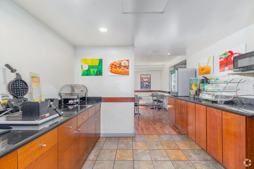 More Photos Of 101 128th St SE, Everett Hotel For Sale