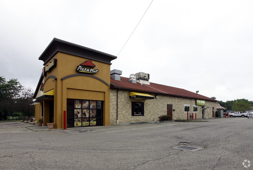 More Photos Of 115 W Broad St, Newton Falls Fast Food For Lease