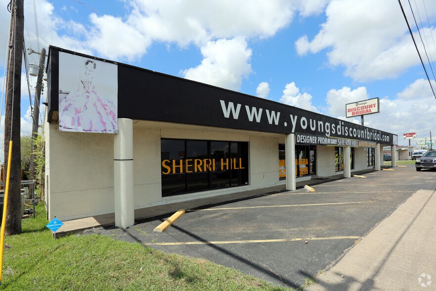 More Photos Of 2925 S Padre Island Dr, Corpus Christi Freestanding For Lease
