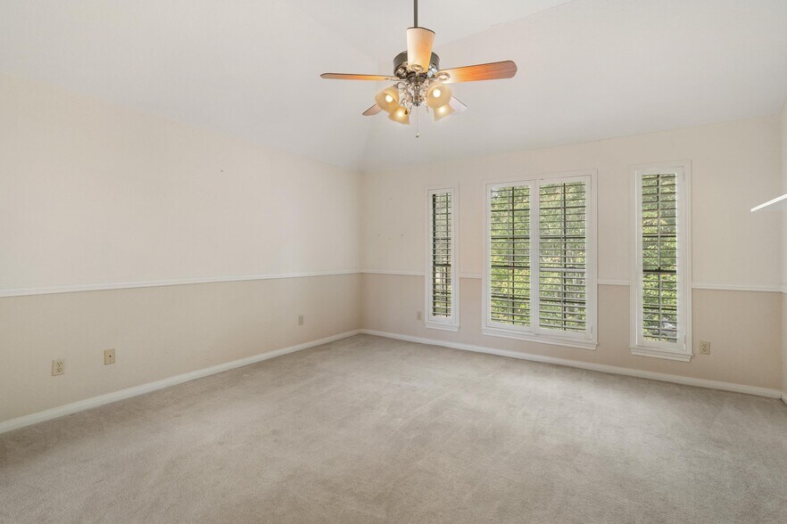 More Photos Of 124 Lake Point Dr, League City Specialty For Sale