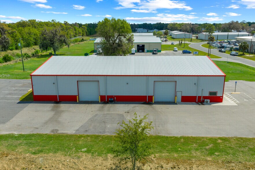 More Photos Of 3073 NE 37th Pl, Wildwood Warehouse For Lease