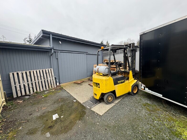 More Photos Of 2390 Peace Portal Dr, Blaine Office For Lease