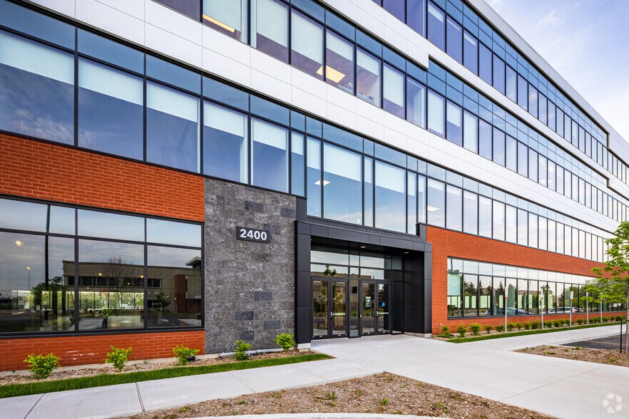 More Photos Of 2400 Boul des Sources, Pointe-claire Office Residential For Lease