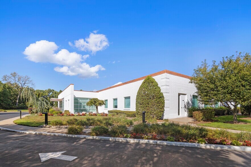 More Photos Of 305 W Grand Ave, Montvale Medical For Lease