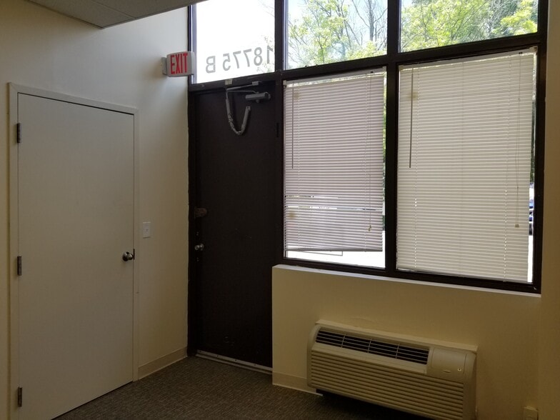 More Photos Of 18775 N Frederick Rd, Gaithersburg Warehouse For Lease