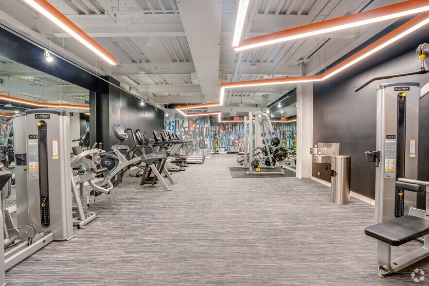 More Photos Of 200 SE 1st St, Miami Office For Sale