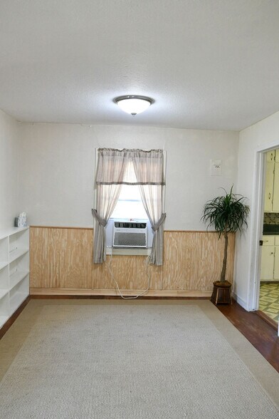 More Photos Of 9278 N Highway 77, Lexington Flex For Sale