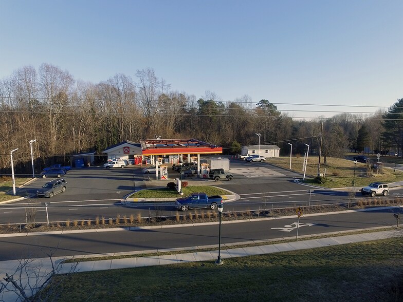 More Photos Of 480 Williams Rd, Lewisville Service Station For Sale
