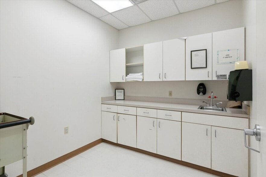 More Photos Of 3445 Regional Dr, Port Arthur Medical For Lease