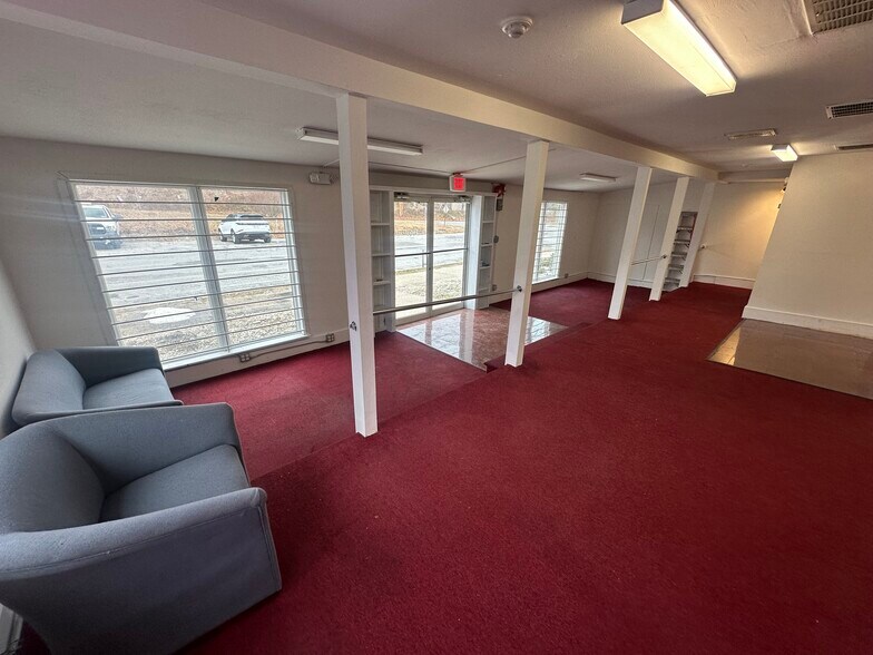 More Photos Of 18 Woods Corner Rd, East Setauket Freestanding For Lease