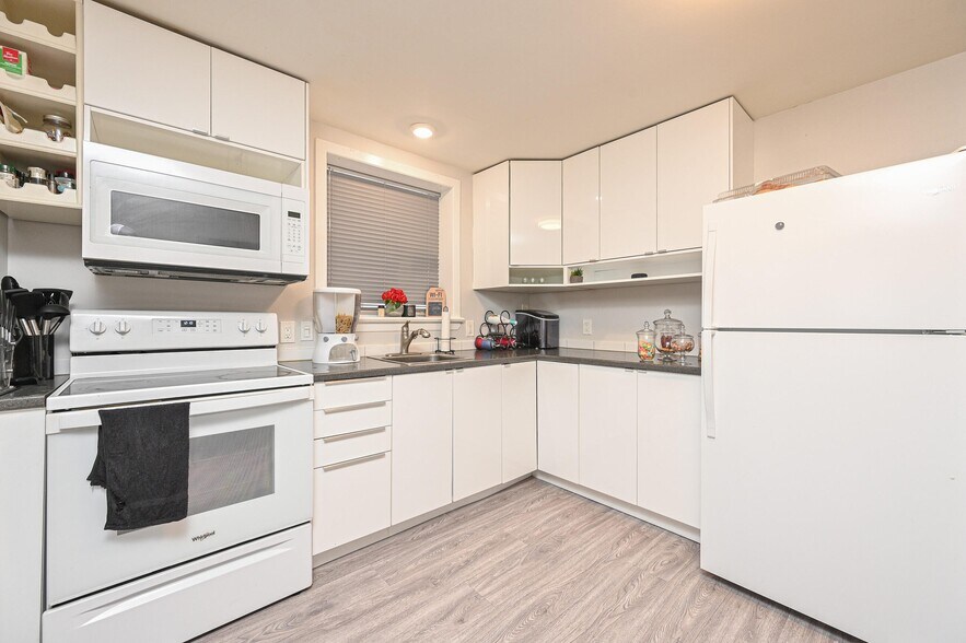 More Photos Of 156 Dagmar Av, Vanier Apartments For Sale