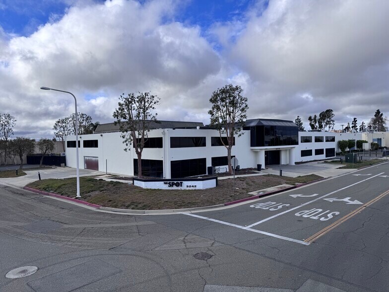 Primary Photo Of 3242 S Halladay St, Santa Ana Light Distribution For Lease