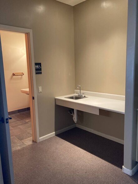 More Photos Of 16853 E Palisades Blvd, Fountain Hills Office For Lease