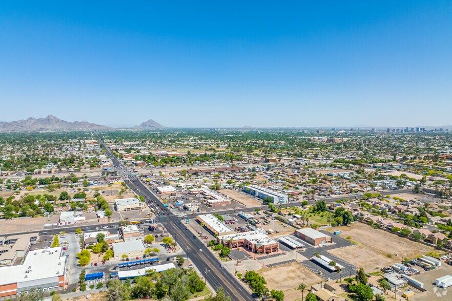 More Photos Of 2727 W Glendale Ave, Phoenix Office For Lease