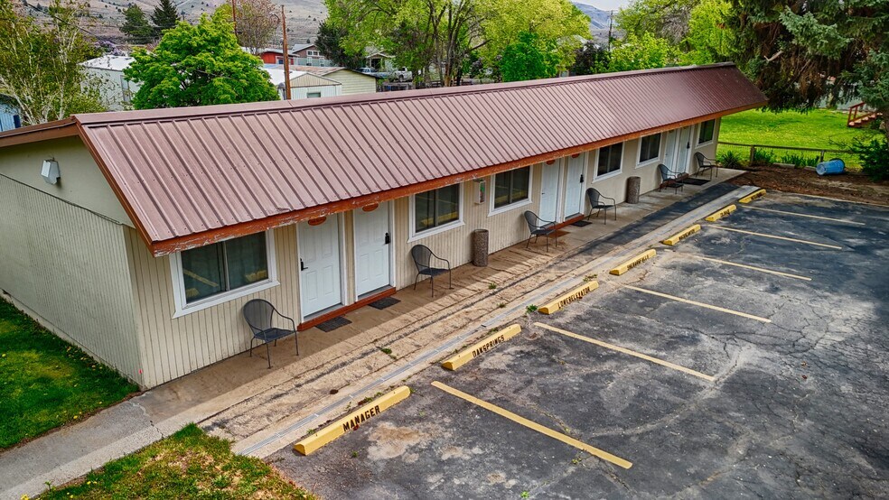 More Photos Of 616 Mill St, Maupin Hotel For Sale