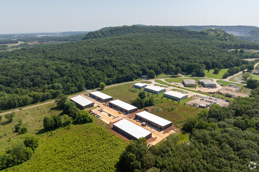 More Photos Of 564 Blake Bottom Road, Huntsville Showroom For Lease