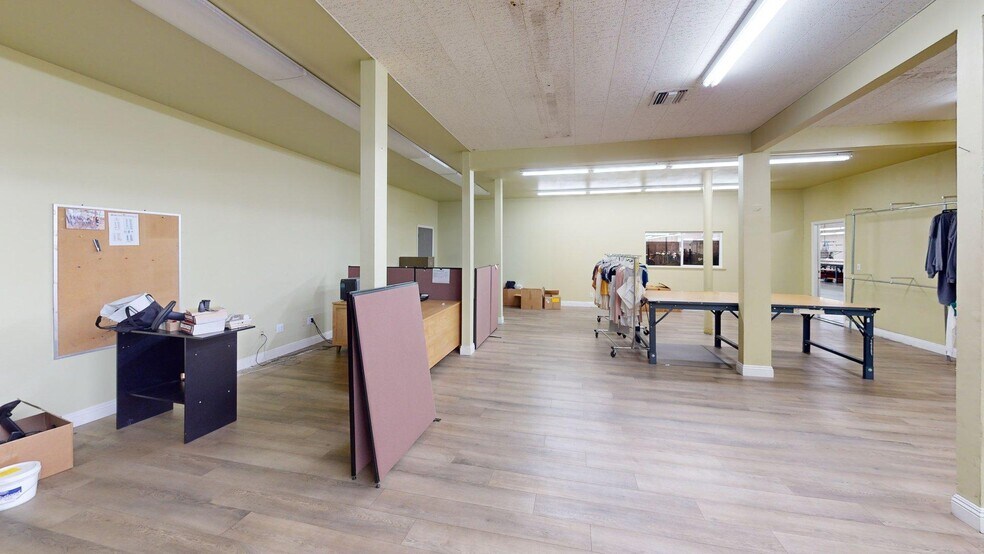 More Photos Of 206 W 140th St, Los Angeles Warehouse For Lease