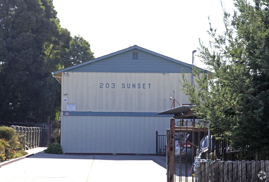 More Photos Of 203 Sunset Blvd, Hayward Apartments For Sale