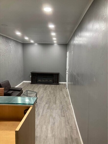 More Photos Of 415 Bonito Ave, Long Beach Showroom For Lease