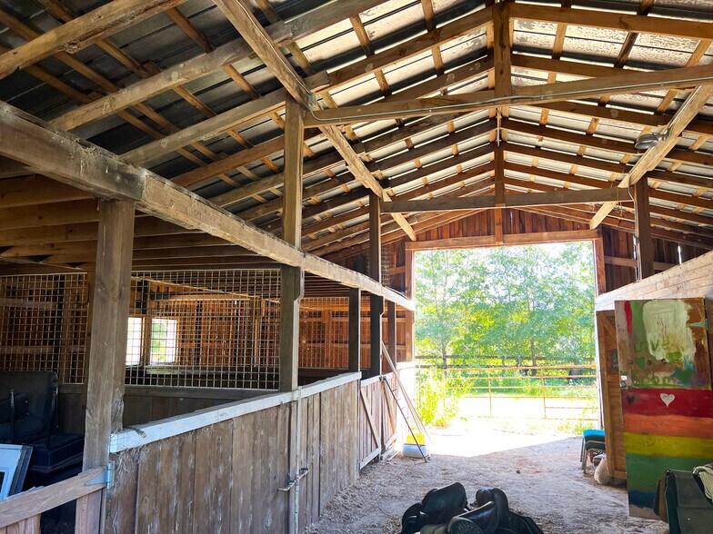 More Photos Of 15833 N US Highway 301, Citra Lodge Meeting Hall For Sale