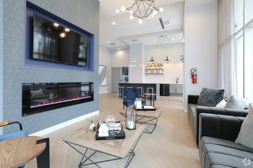 More Photos Of 2111 S Michigan Ave, Chicago Apartments For Lease