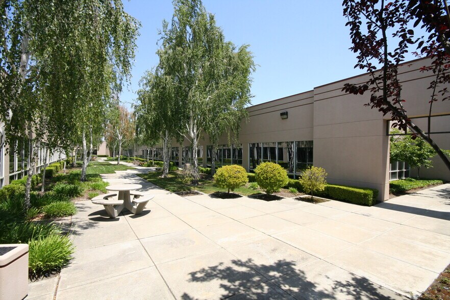 More Photos Of 5980 Stoneridge Dr, Pleasanton Unknown For Lease