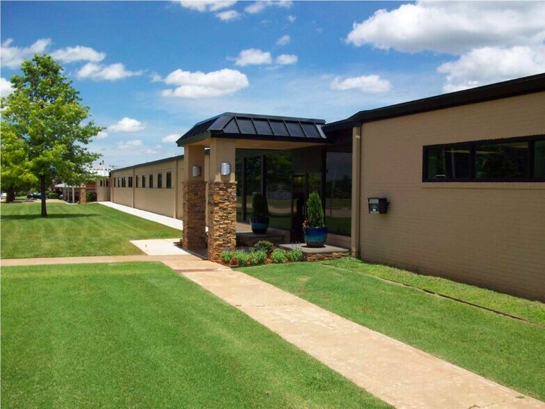 More Photos Of 5116-524 N Shartel Ave, Oklahoma City Unknown For Lease