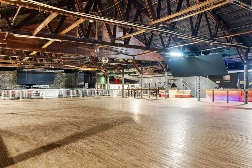 More Photos Of 13087 Hwy 271 N, Tyler Sports And Entertainment For Lease