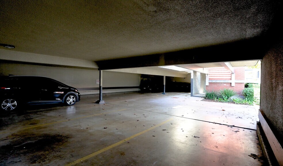 More Photos Of 801 Glenneyre St, Laguna Beach Office For Sale