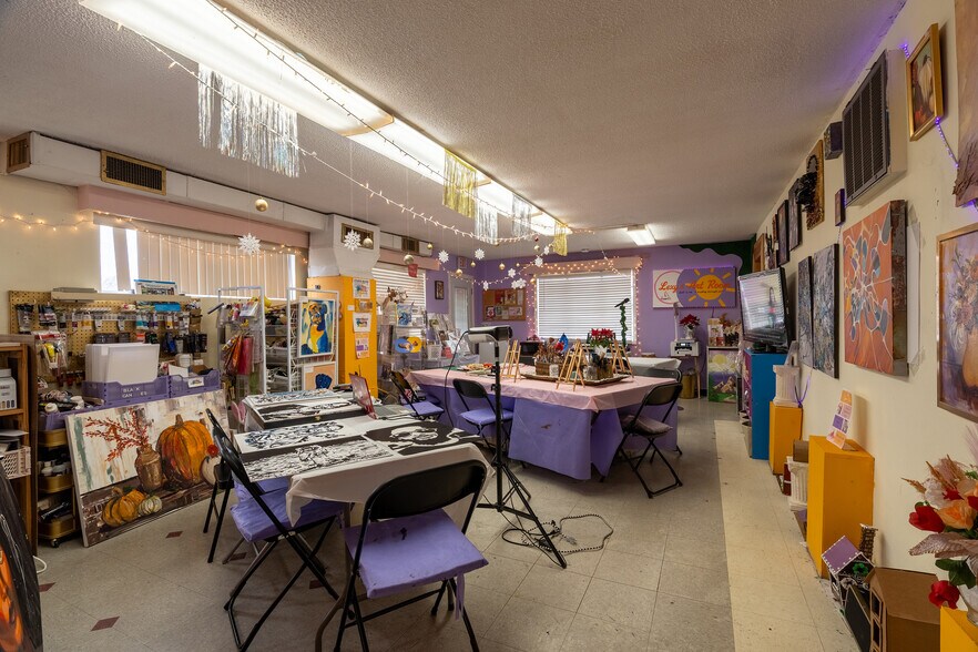 More Photos Of 828 E Main St, Carbondale General Retail For Sale