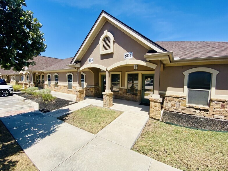 More Photos Of 1619 E Common St, New Braunfels Office For Sale