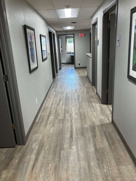 More Photos Of 1305 Chestnut St, West Bend Medical For Lease