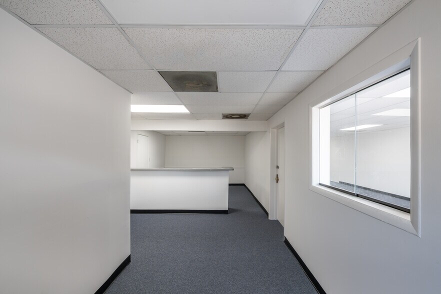 More Photos Of 6805 Stuart Ln S, Jacksonville Warehouse For Lease