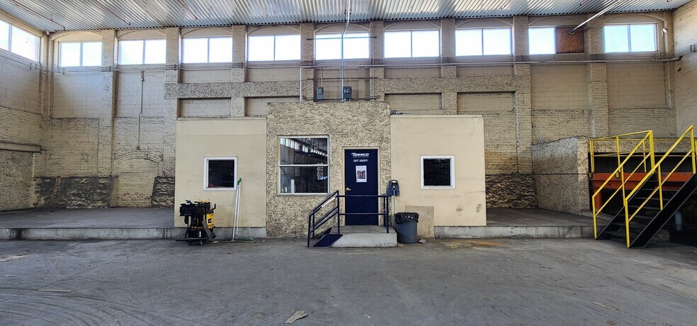 More Photos Of 730 N Main St, Waterbury Warehouse For Lease