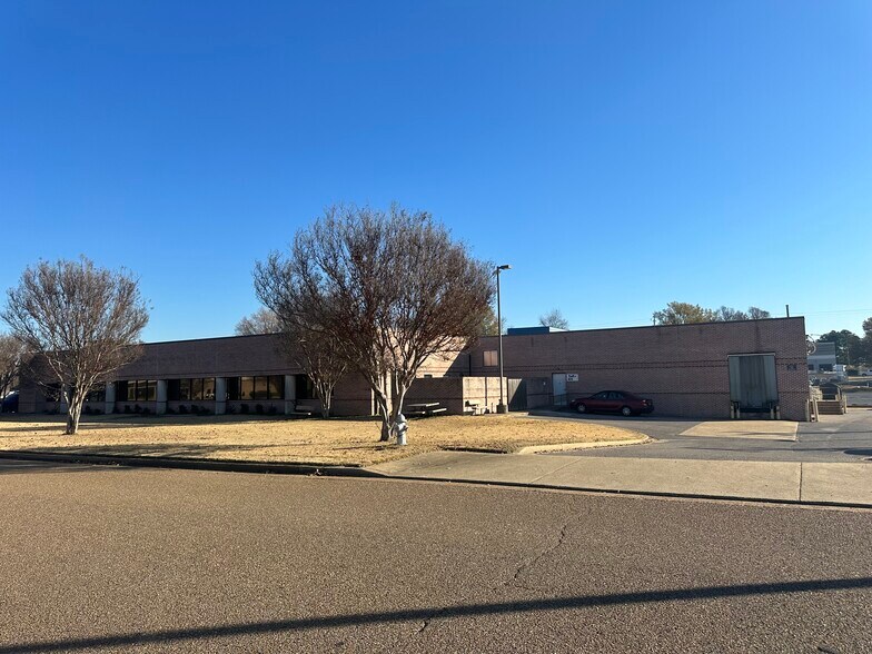 More Photos Of 3080 Bartlett Corporate Dr, Bartlett Warehouse For Lease