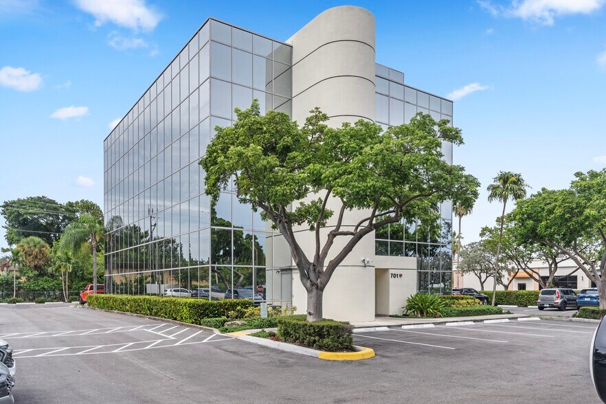 Primary Photo Of 701 E Commercial Blvd, Oakland Park Medical For Sale