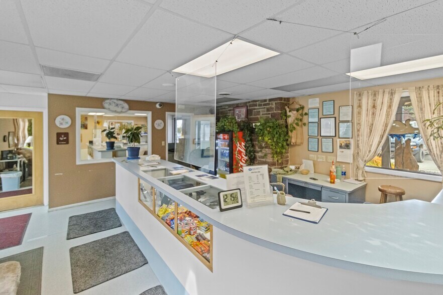 More Photos Of 202 W Main St, White Sulphur Springs Hotel For Sale
