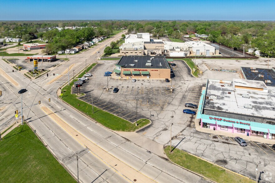 More Photos Of 1311 IL-48, Decatur Drugstore For Sale