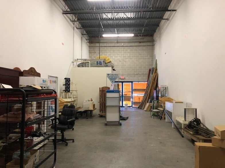 More Photos Of 10530 Portal Crossing, Bradenton Light Manufacturing For Lease