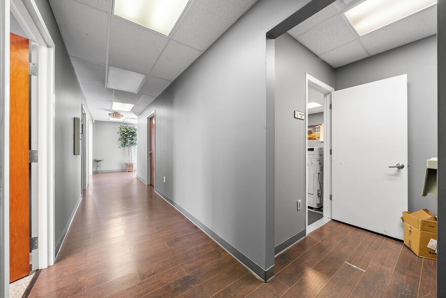 More Photos Of 112 Center Ct, Clarksville Office Residential For Sale